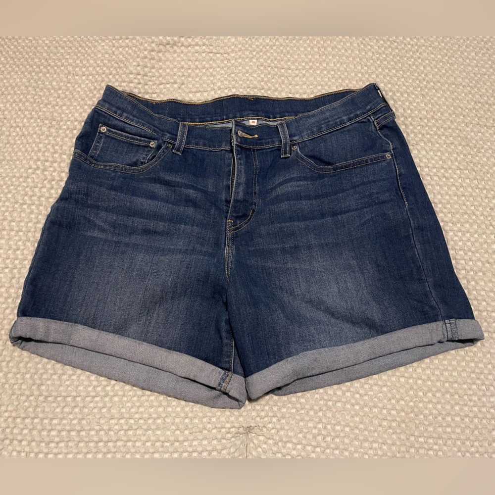 Levi’s Denim Jean Shorts • Women’s Size 31 • Blue Cuffed Shorts